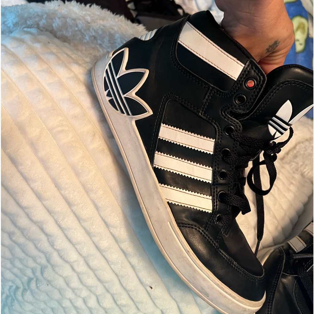 Boys size 6 1/2 Adidas